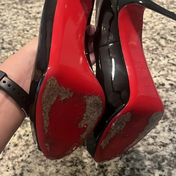 Christian Louboutin, Black Patent Very Privé Heel
39.5 EU (Size 9.5 US) - Picture 3 of 6